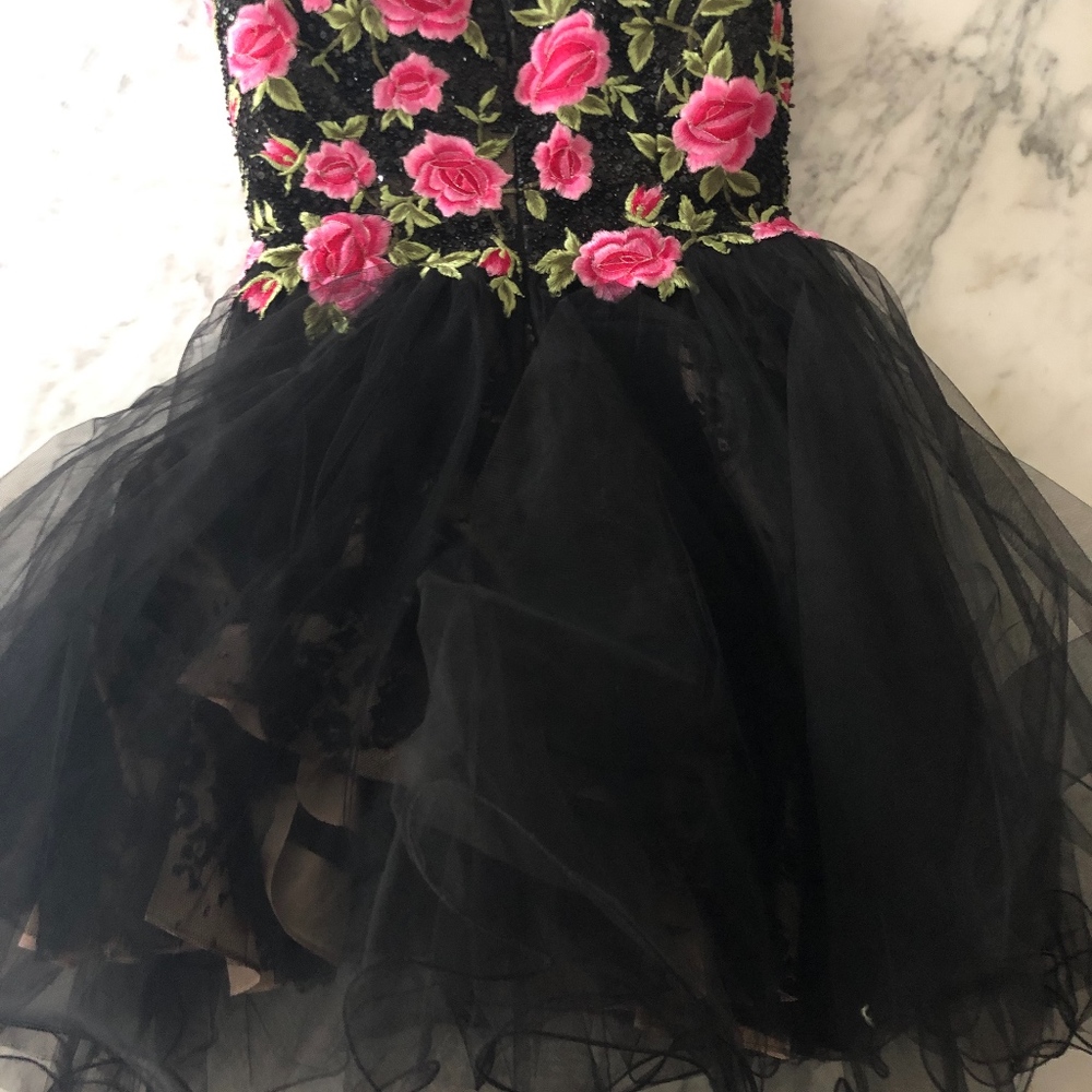 Sherri Hill black floral cocktail dress Size 2
